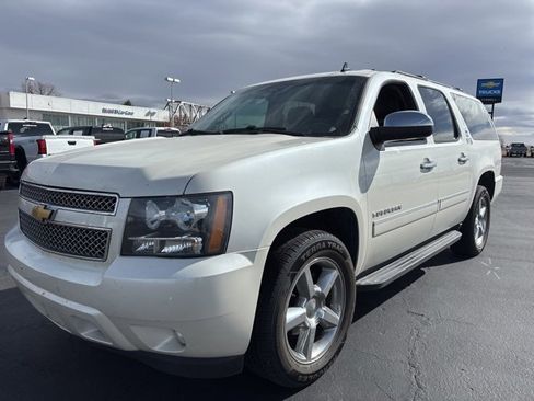 Used 2014 Chevrolet Suburban LTZ image 2