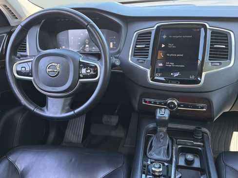 Used 2019 Volvo XC90 T5 Momentum w/ Protection Package FWD image 9