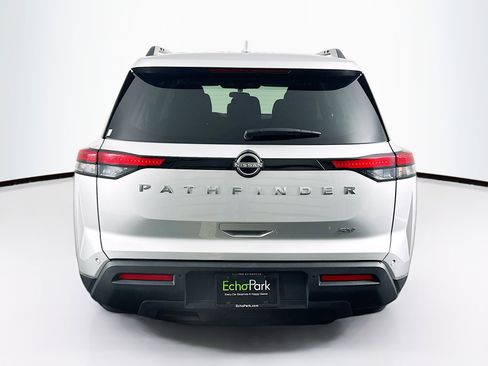 Used 2024 Nissan Pathfinder SV image 7