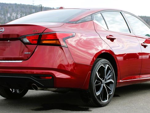 Used 2023 Nissan Altima 2.5 SR AWD/4WD image 6