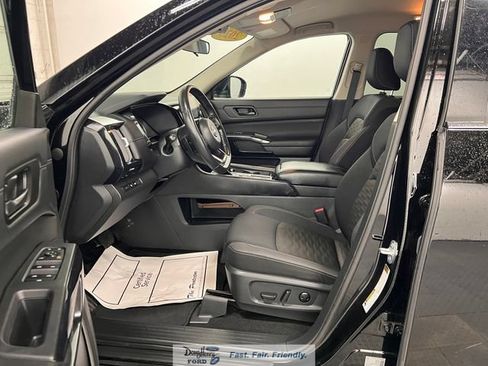 Used 2025 Nissan Pathfinder SV FWD image 26