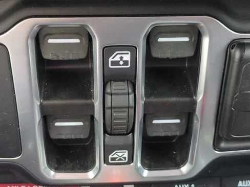 Used 2024 Jeep Wrangler Unlimited Sport AWD/4WD image 24