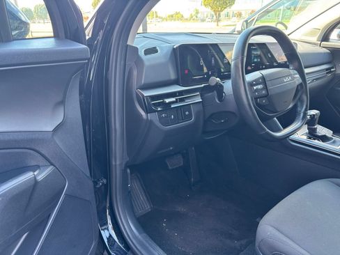 Used 2026 Kia Sportage LX FWD image 33