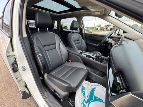 Used 2023 Nissan Rogue SL AWD/4WD image 11