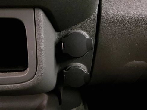 Used 2015 Nissan Frontier SV AWD/4WD image 31