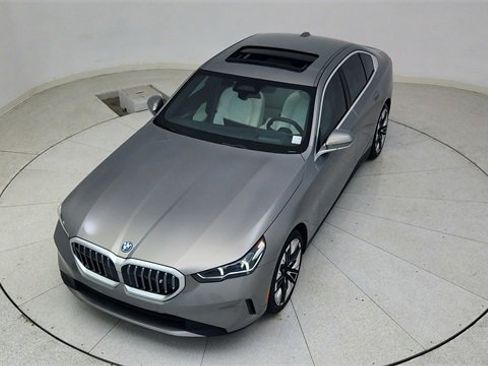 Used 2025 BMW i5 xDrive40 image 81