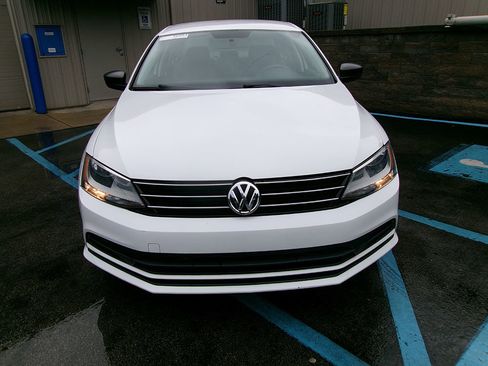 Used 2016 Volkswagen Jetta S image 3