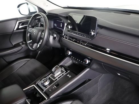 Used 2024 Mitsubishi Outlander SE image 31