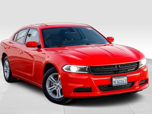 Used 2022 Dodge Charger SXT image 2
