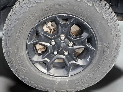 Used 2023 Jeep Gladiator Sport AWD/4WD image 16
