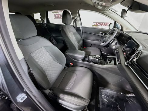 Used 2023 Kia Sportage LX image 29
