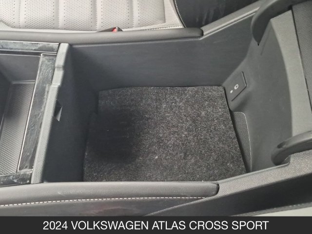 Used 2024 Volkswagen Atlas Cross Sport SEL R-Line AWD/4WD image 15