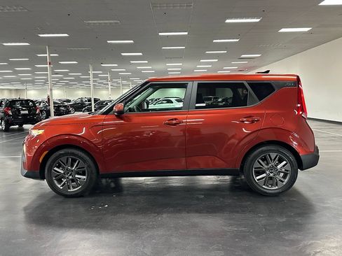 Used 2021 Kia Soul S FWD image 4