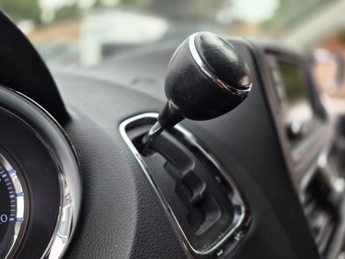 Used 2014 Chrysler Town & Country Touring-L w/ Driver Convenience Group FWD image 13