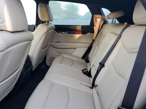 Used 2018 Cadillac XT5 Luxury w/ Driver Awareness Package image 10