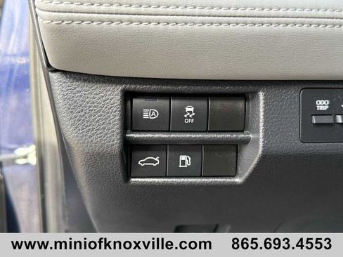 Used 2022 Toyota Avalon XLE image 22