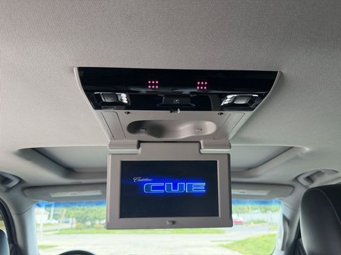 Used 2018 Cadillac Escalade Premium Luxury AWD/4WD image 11