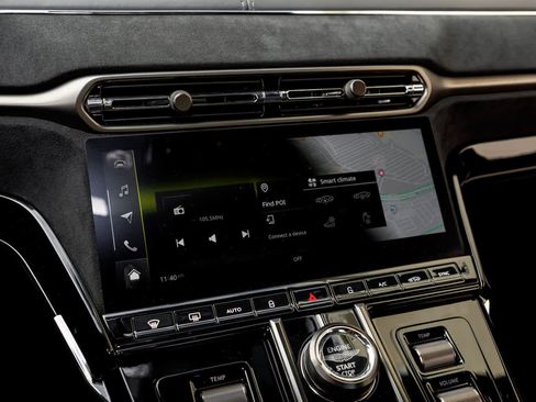 Used 2025 Aston Martin V8 Vantage Coupe image 48