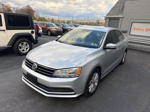 Used 2015 Volkswagen Jetta Sport FWD image 3