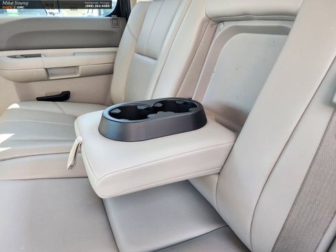 Used 2013 Chevrolet Silverado 2500 LT w/ Interior Plus Package image 17