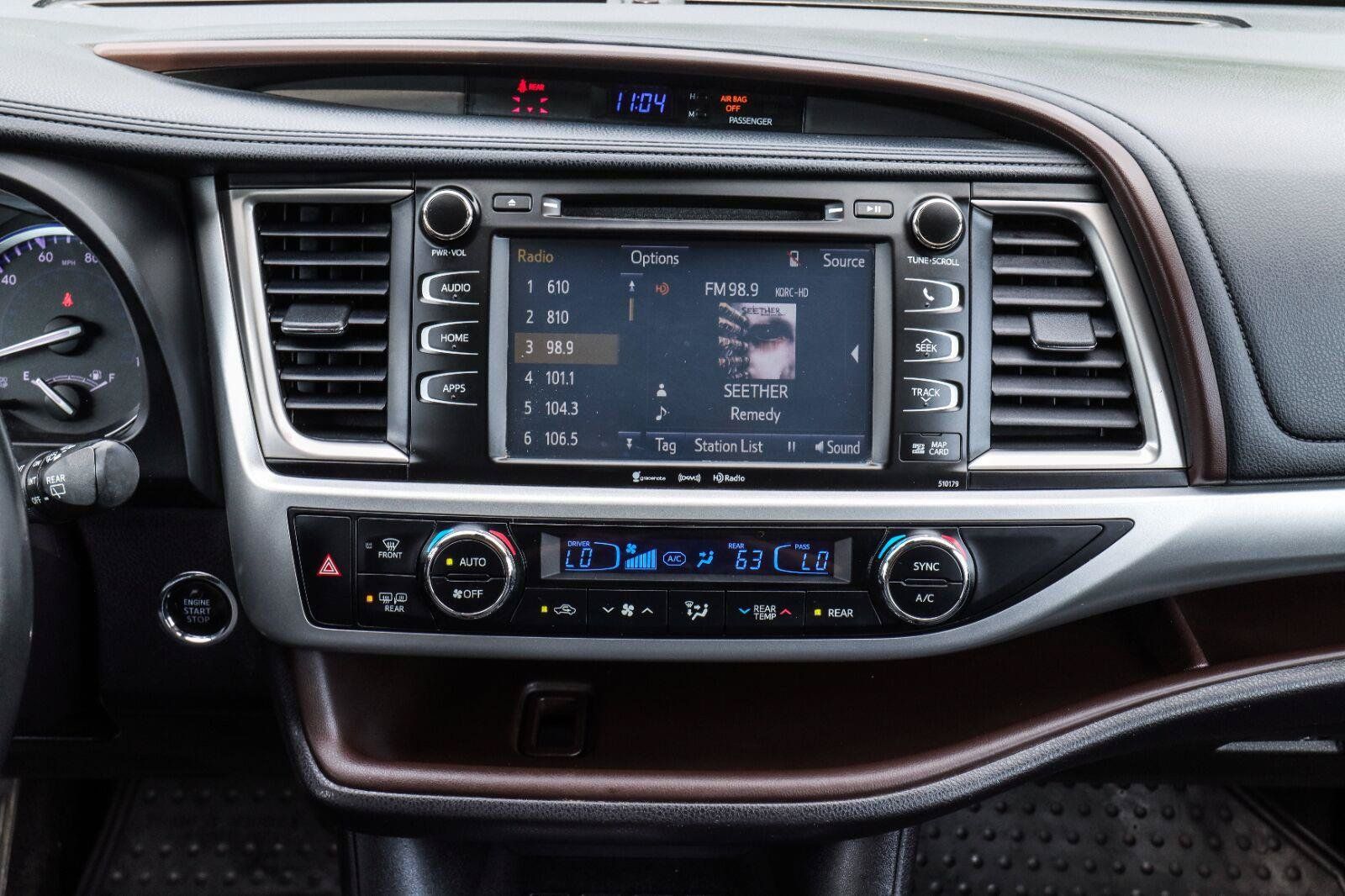 Used 2018 Toyota Highlander XLE AWD/4WD image 30