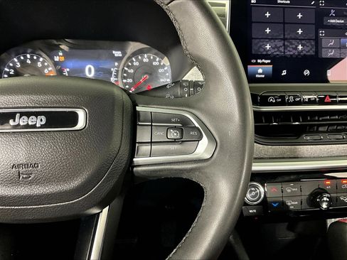 Used 2024 Jeep Compass Latitude AWD/4WD image 12