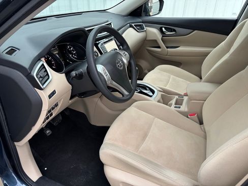 Used 2016 Nissan Rogue SV w/ SV Premium Package image 16