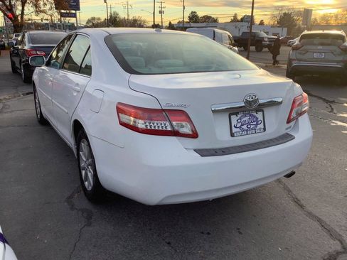 Used 2011 Toyota Camry XLE image 12