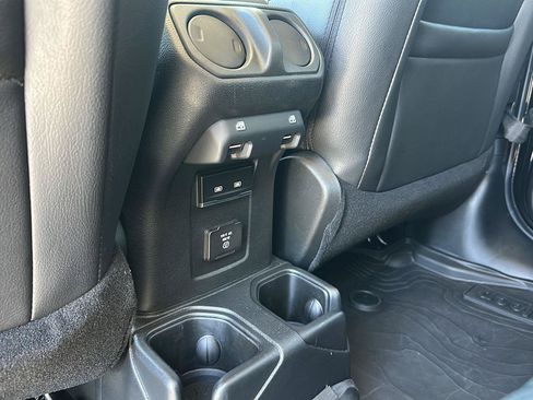 Used 2024 Jeep Wrangler Unlimited Sahara w/ Technology Group AWD/4WD image 26