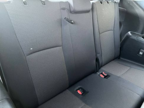 Used 2025 Toyota Highlander LE FWD image 33