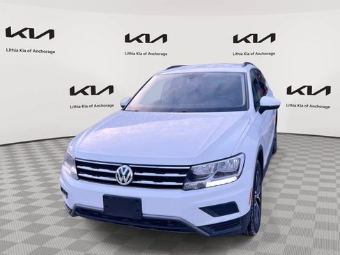 Used 2021 Volkswagen Tiguan SE image 1