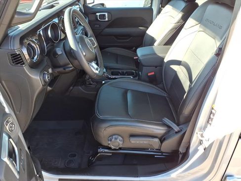 Used 2023 Jeep Gladiator Overland w/ Cold Weather Group image 11