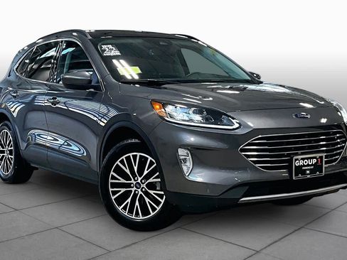 Used 2022 Ford Escape Titanium FWD image 3