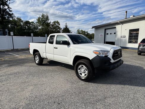Used 2019 Toyota Tacoma SR image 7