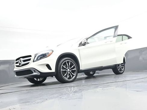 Used 2017 Mercedes-Benz GLA 250 4MATIC image 42