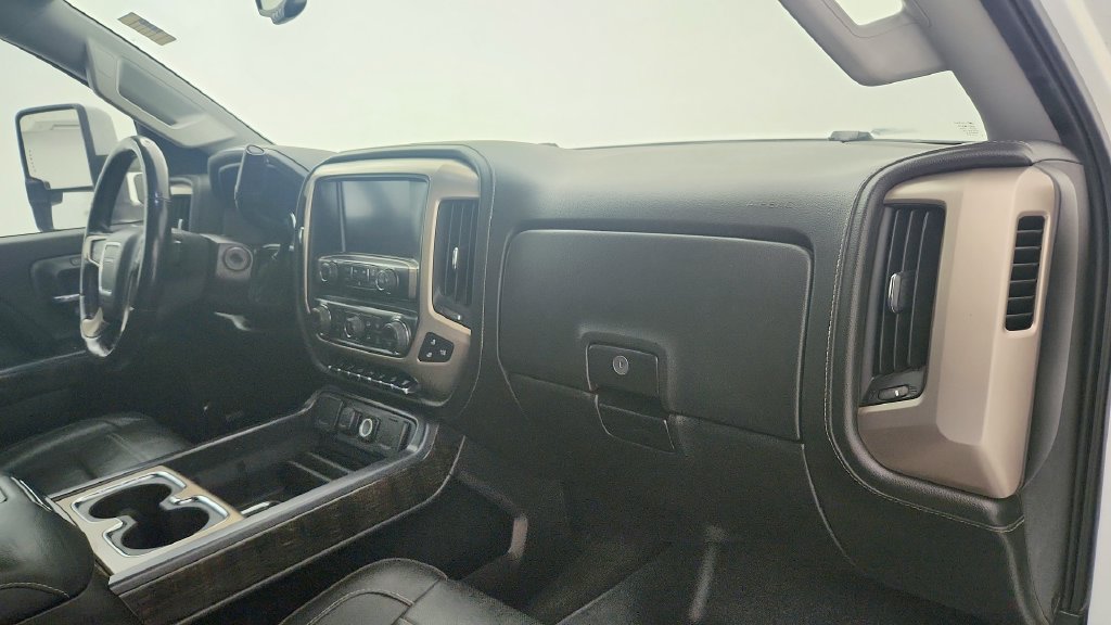 Used 2015 GMC Sierra 2500 Denali w/ Duramax Plus Package AWD/4WD image 30