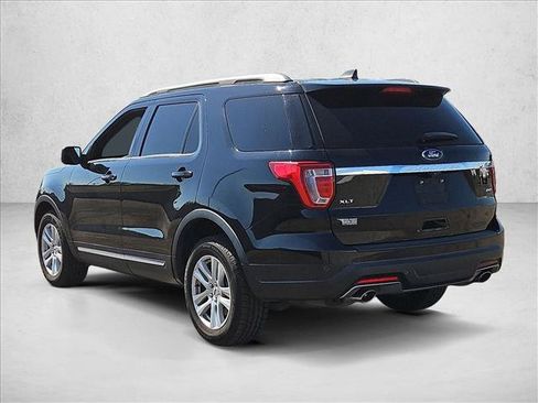 Used 2018 Ford Explorer XLT AWD/4WD image 7