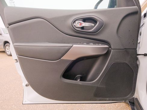 Used 2022 Jeep Cherokee Latitude Lux w/ Sun & Sound Group image 26