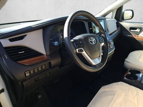 Used 2015 Toyota Sienna Limited FWD image 10