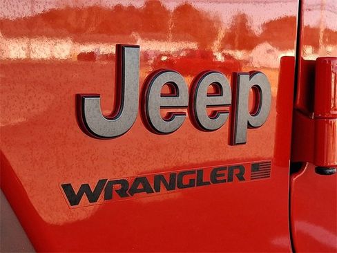Used 2024 Jeep Wrangler Unlimited Rubicon w/ Technology Group image 30