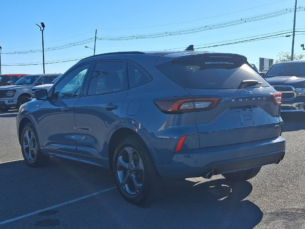Certified 2023 Ford Escape ST-Line Select w/ Tech Pack #2 AWD/4WD image 4
