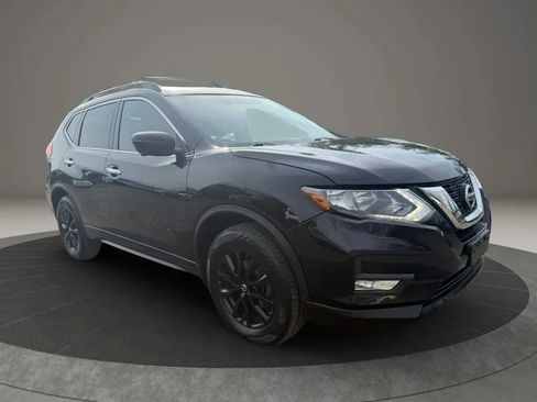 Used 2018 Nissan Rogue SV w/ Premium Package image 3