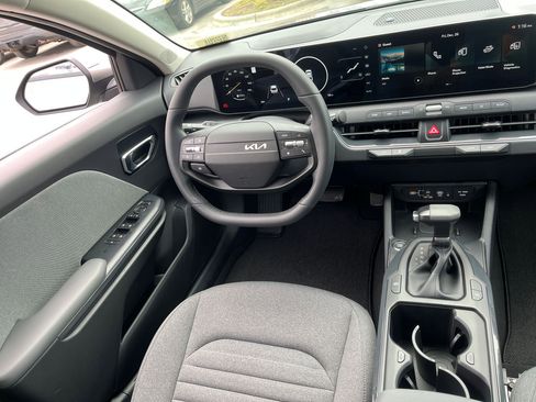New 2025 Kia K4 EX image 12