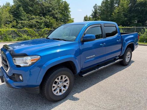 Used 2018 Toyota Tacoma SR5 RWD image 31