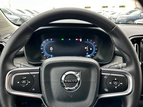 Used 2025 Volvo XC40 B5 Core image 23