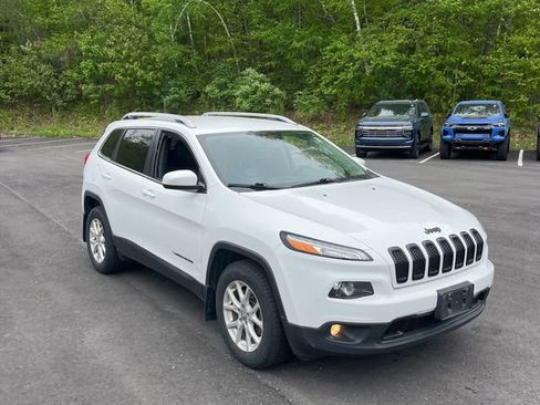 Used 2017 Jeep Cherokee Latitude w/ True North Edition AWD/4WD image 1
