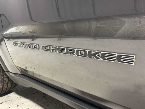 Used 2019 Jeep Grand Cherokee Limited AWD/4WD image 7