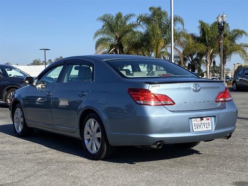 Used 2006 Toyota Avalon XLS image 2