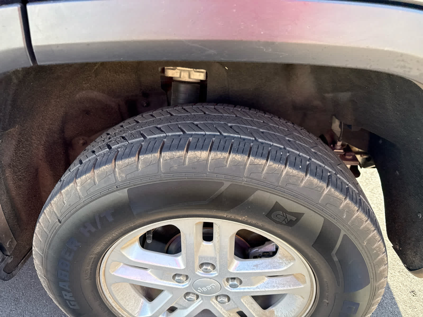 Used 2023 Jeep Grand Cherokee Laredo AWD/4WD image 5