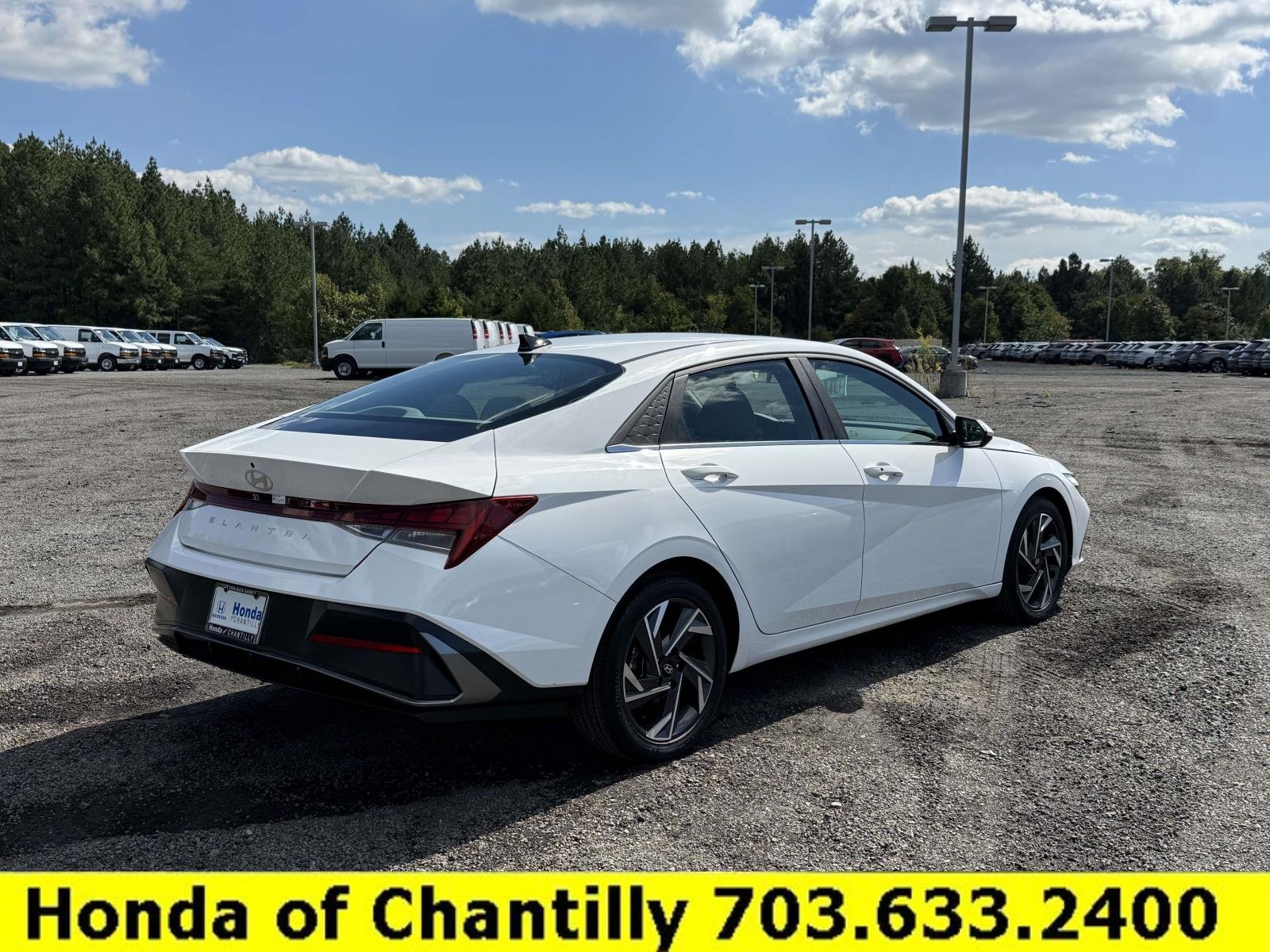 Used 2024 Hyundai Elantra SEL w/ Convenience Package FWD image 2